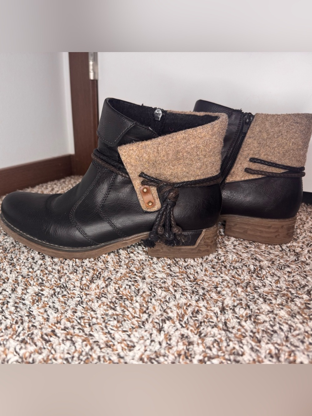 Rieker Fee 93 Women’s EU 40 Black Felt Cuff Rope Ankle Boots 79693-00